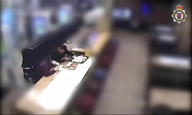 一对夫妇在可怕的虐待后留下了严重残疾的孩子，他们的关系扭曲了
