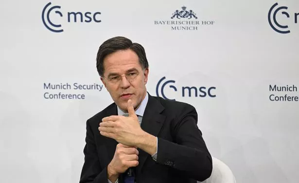 泽伦斯基在准备与英国会谈时发出了北约秘书长的严厉警告