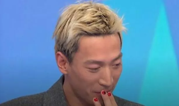 《舞动奇缘》的卡洛斯·顾在节目中激动地赞扬了他的搭档