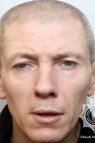杀死“糖爹”的女人走进法庭,嘴里唱着“伙计!我觉得自己像个女人!”