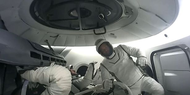 观看现场SpaceX北极星黎明号任务,四位亿万富翁将进行首次私人太空行走