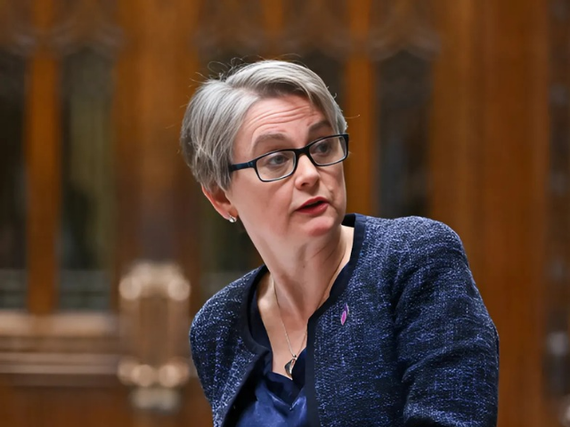 在英国，剥削儿童、诱奸儿童和哄骗儿童已成为刑事犯罪