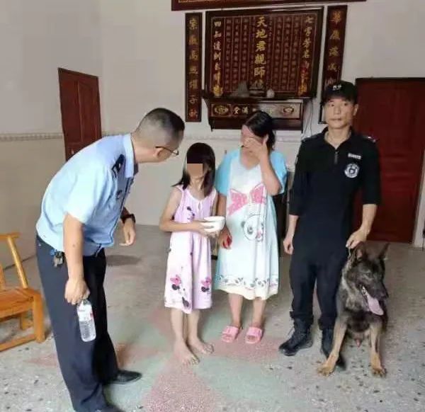 警方紧急寻找失踪的12岁女孩，担心她“可能与两名男子在一起”