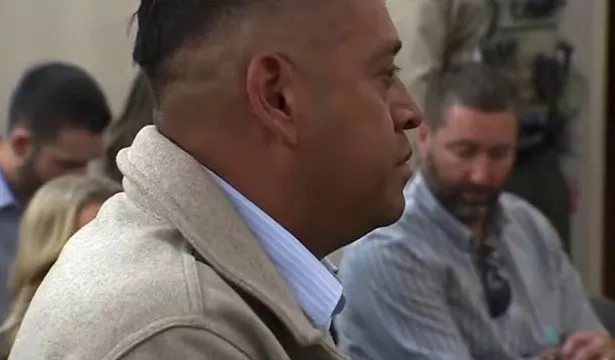 可怕的隆胸悲剧让两个男孩失去了妈妈,因为外科医生被判入狱